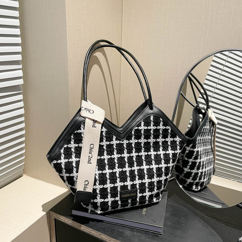 チェック柄ショルダーバッグ女性のための 2024 冬の新しいトレンディなファッションセンス大容量通勤トートバッグ脇の下バッグ女性のための|undefined