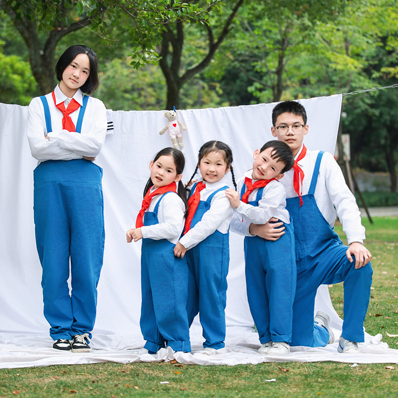 Xiaohe's most glorious performance clothing for elegant Labor children's white shirt blue cotton worker suspender pants red scarf chorus clothing