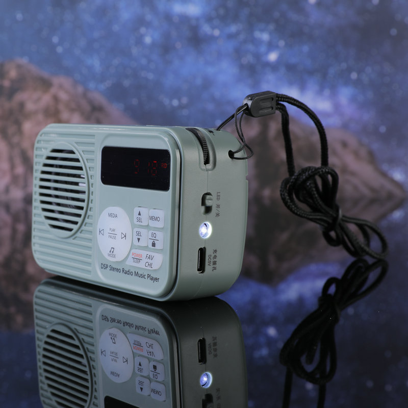 Han Rongda HRD231 radio FM portátil tarjeta de enchufe estéreo altavoz Bluetooth linterna de carga de emergencia