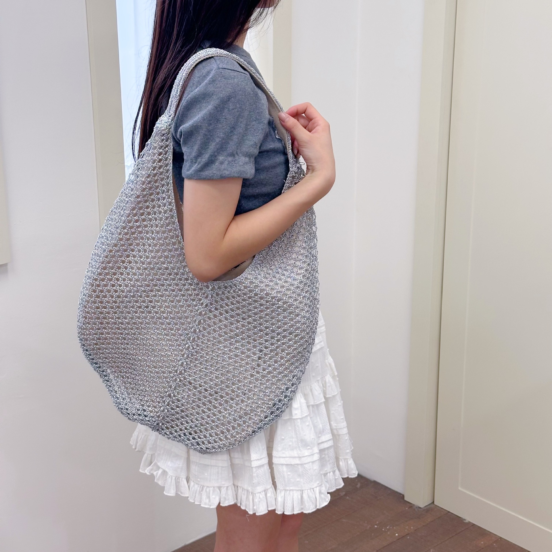 Bolsas de brazo retro coreanas diarias trenzadas mujeres verano 2026 gran capacidad de moda universal agujerado bolsas de hombro de moda