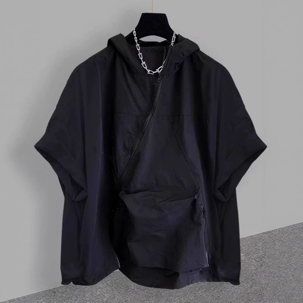Design trend short sleeve T-shirt with zipper with hood