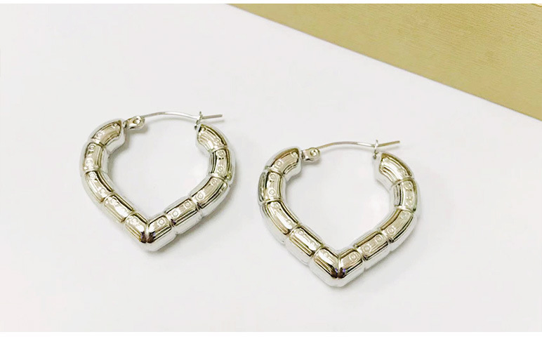 Retro Heart Shape Stainless Steel Gold Plated Earrings 1 Pair