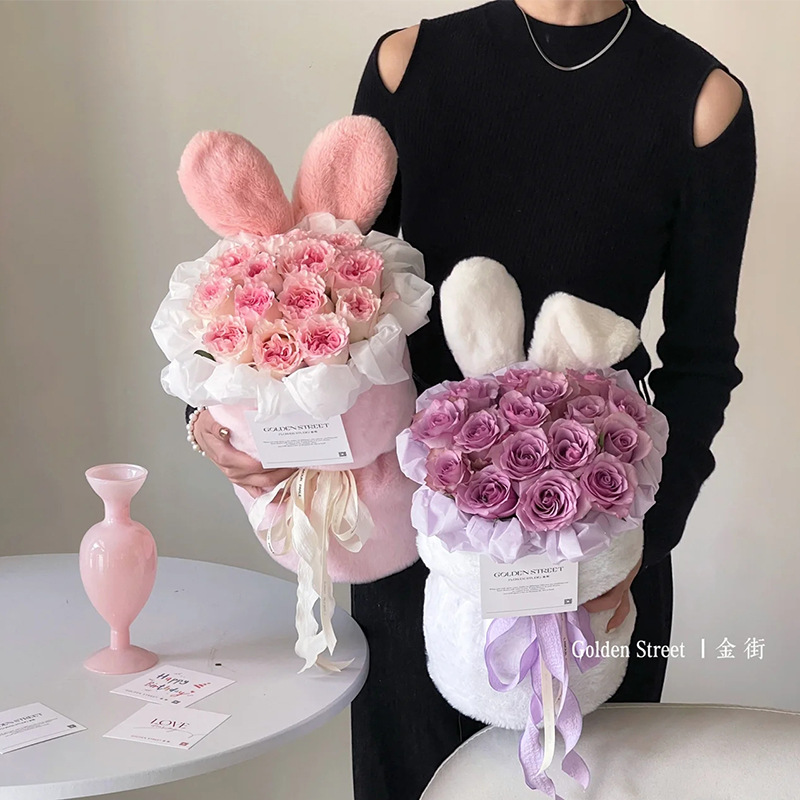 Material de tienda de flores pequeño estilo de fragancia Orejas de conejo de felpa Día de San Valentín conejo oreja tela de embalaje ramo redondo flor material de embalaje
