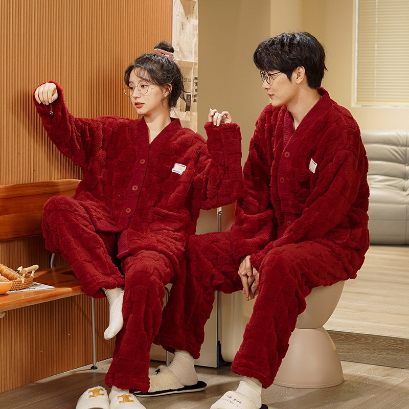 Pareja de pijamas de otoño e invierno para hombres y mujeres de lana de coral engrosada de franela forrada de lana traje rojo de boda