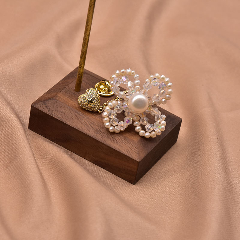 Broche de perlas naturales con borlas de bambú marino y flores, moda de alta gama, redondo y exquisito, broche de perlas estilo Chanel de alta calidad para mujer.