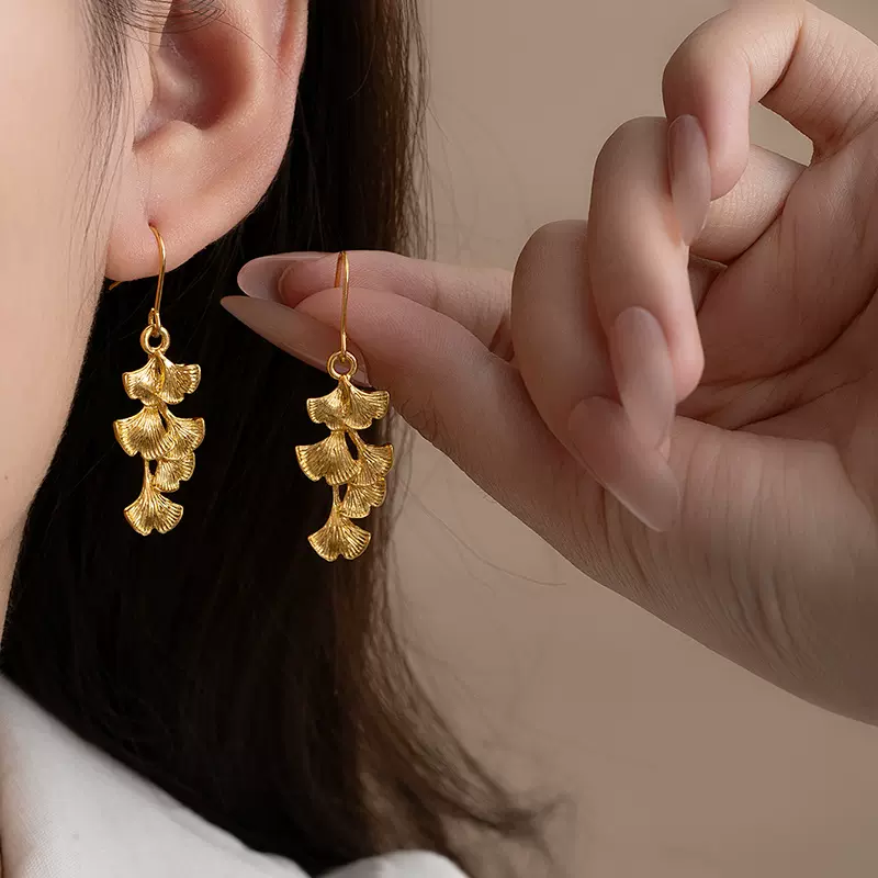 时尚感金色银杏叶耳环女新中式国潮树叶耳钩扇子裙摆流苏百搭耳饰