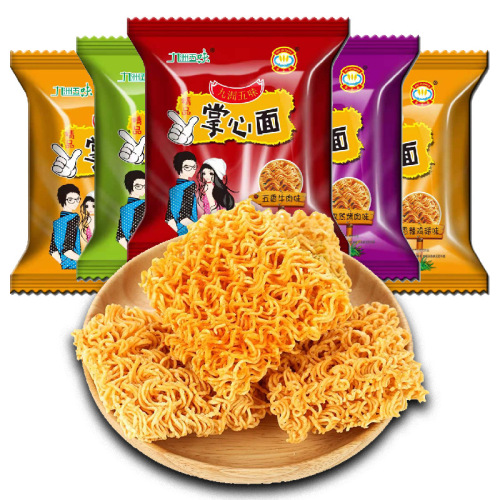 Hand-palm crisp noodles nostalgia 90s internet celebrity instant noodles leisure snacks food crispy noodles instant noodles quick food