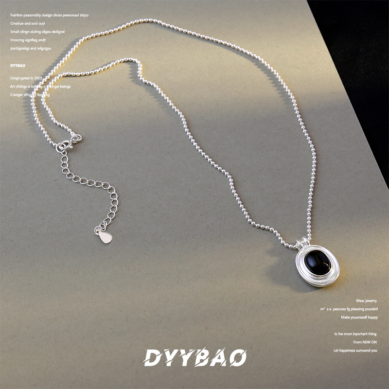 Black Agate Oval Pendant Necklace In Pure Silver Minimalist Style_voghion.com