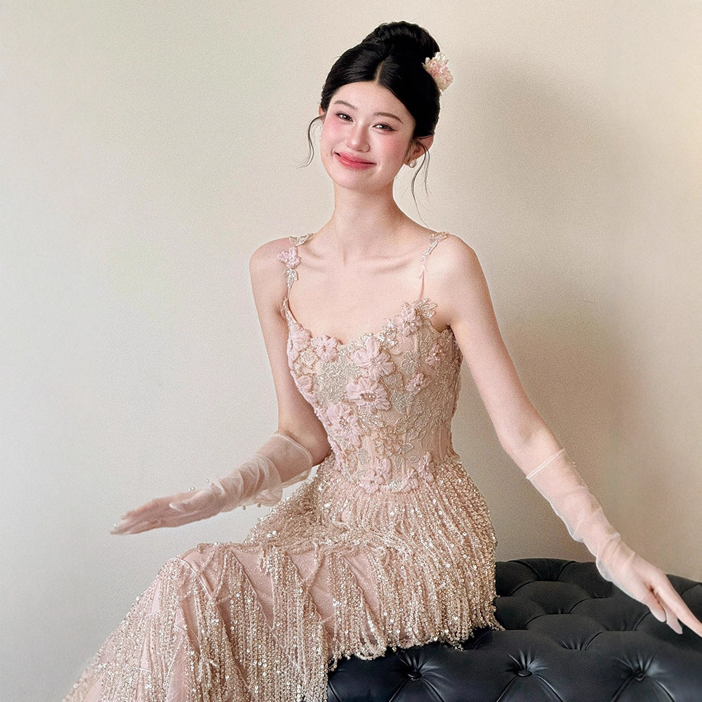 Đầm dạ hội maxi không dây thiết kế tua rua, phù hợp dự tiệc cưới và dẫn chương trình — Màu sắc hình ảnh