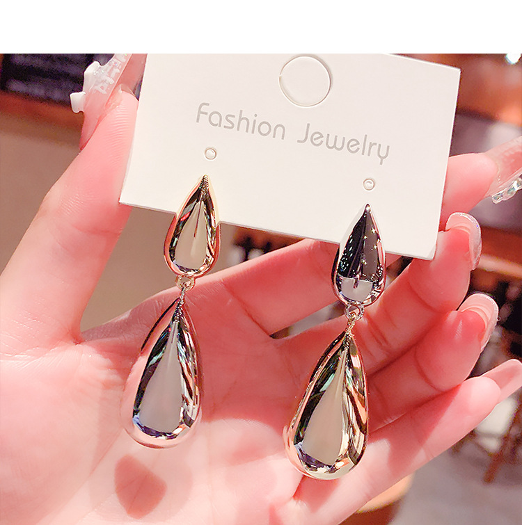 1 Pair Simple Style Solid Color Metal Drop Earrings display picture 3