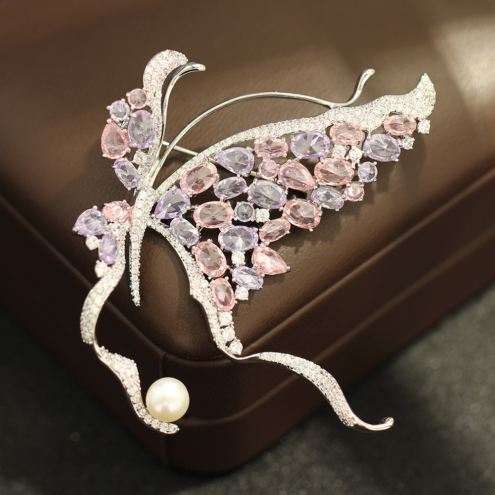 High-End Diamond-Encrusted Pink and Purple Zircon Butterfly Brooch, Elegant Elegant, Niche and Elegant, Peacock Butterfly Brooch Accessories for Women