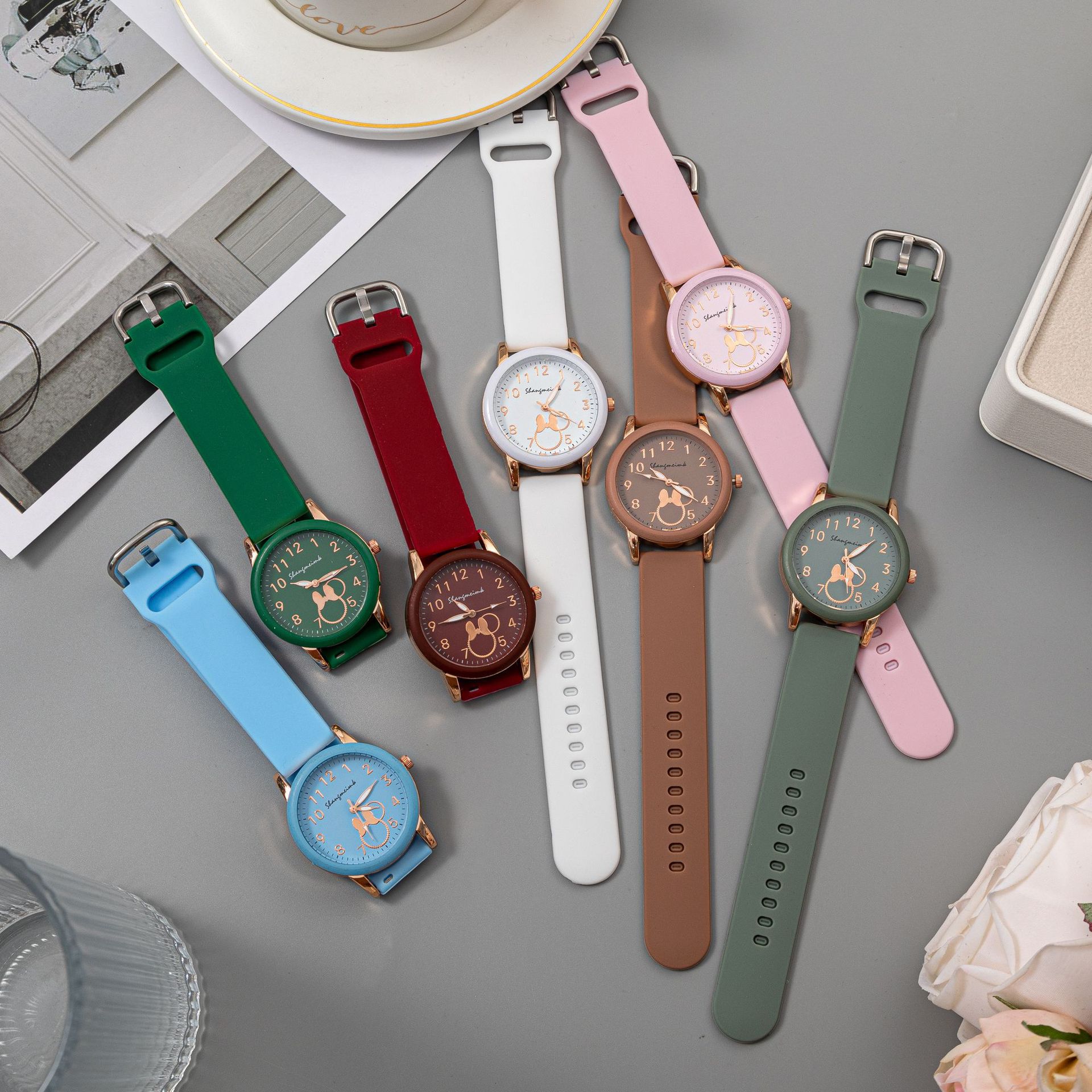 Nuevo patrón de conejo transfronterizo para niños, silicona, fresco, reloj de cuarzo electrónico para estudiantes, fábrica de moda simple al por mayor