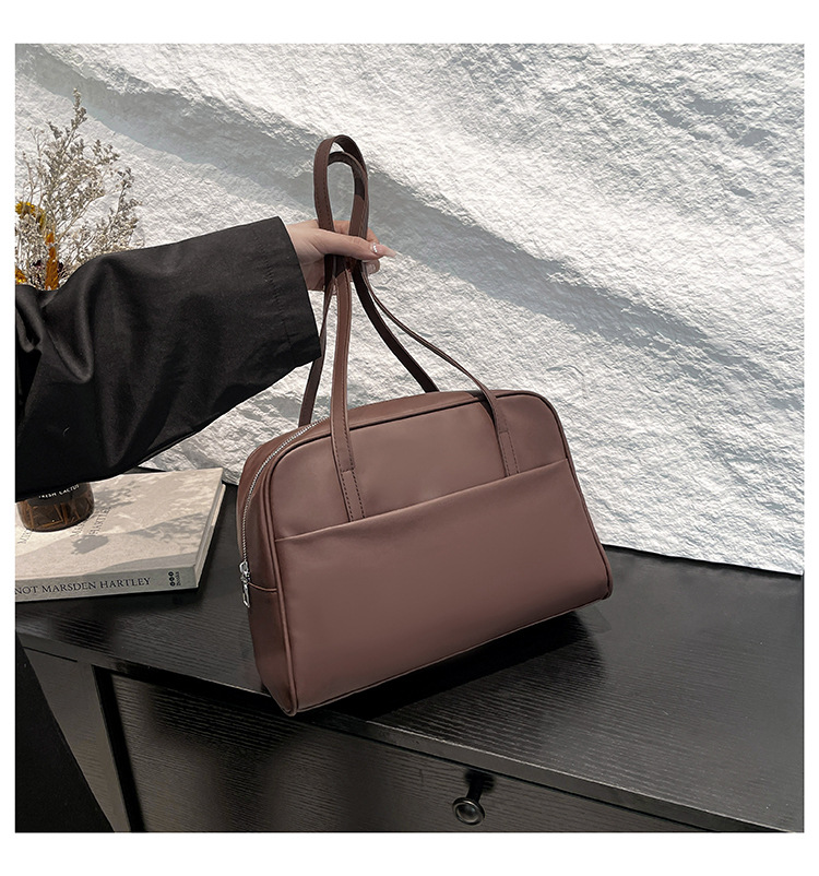 Koreli tarzı büyük kapasiteli tek omuz çantası kadın 2025 sonbahar yeni modeli retro koltuk altı çantası şık minimalist tote çanta