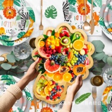 Lion Charcuterie Board �ɐۄ���냺��ԡ�P��̖ʳ���бP��ľ��