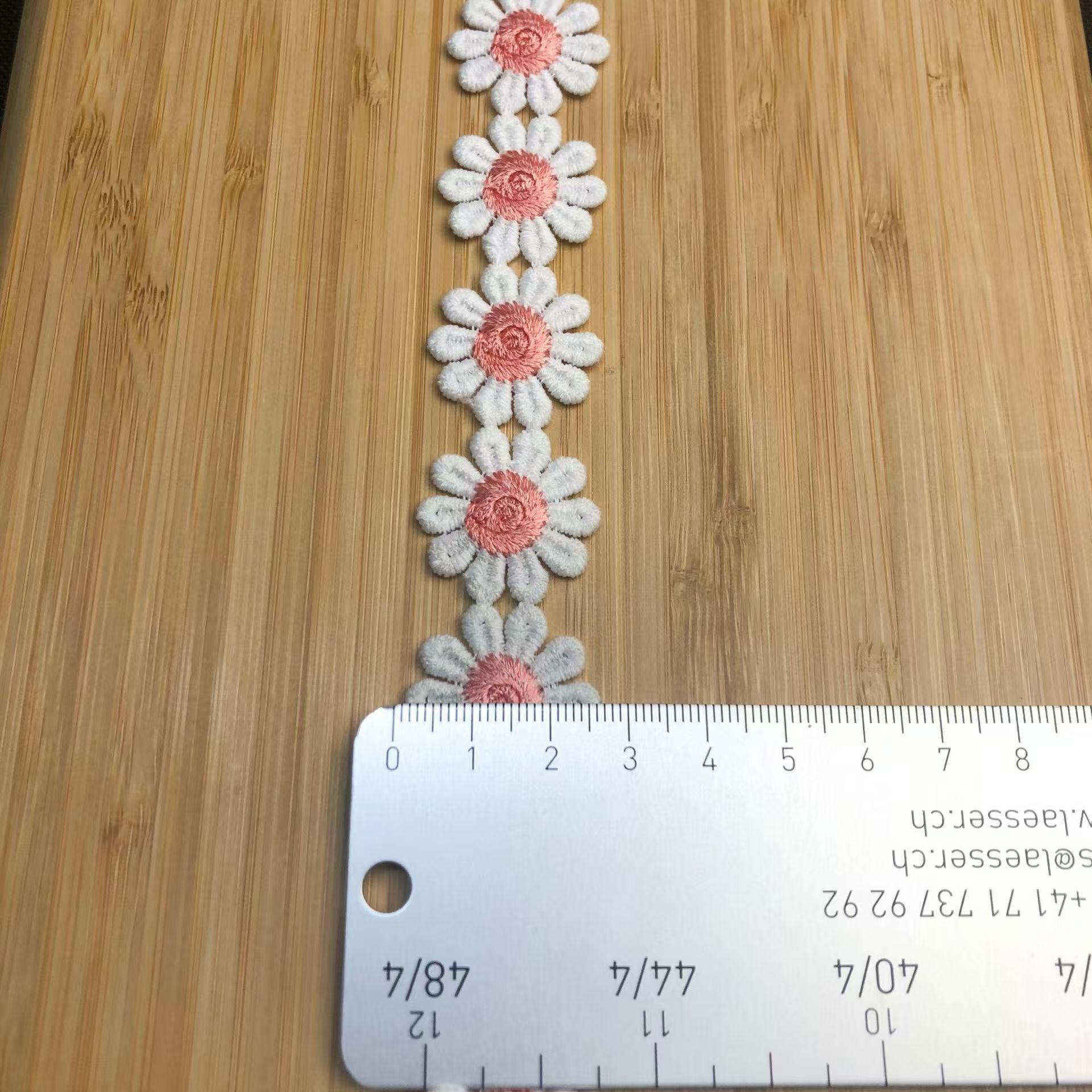 Accesorios de encaje de sol solubles en agua Ropa y sombreros hechos a mano Decoración de pétalos Material de ropa y sombreros Ropa de encaje Accesorios para el cabello Código de barras