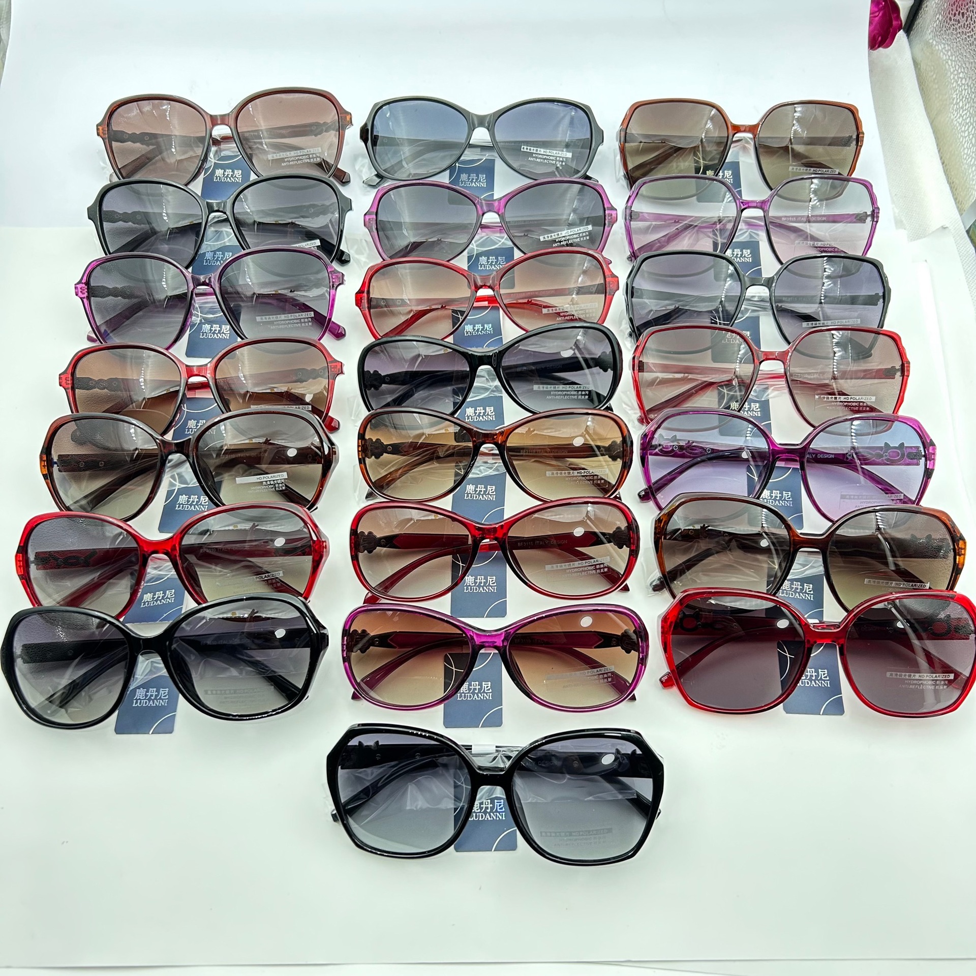 Polarized sunglasses for middle-aged and elderly women, anti-UV sunglasses with large and small frames for mothers, outdoor driving sunglasses, fashion-forward