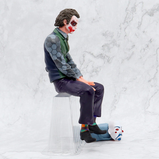 Mei Man Clown Handheld DC Heath Ledger Suicide Squad Doll Car Roof Desktop Decoration Animation Model