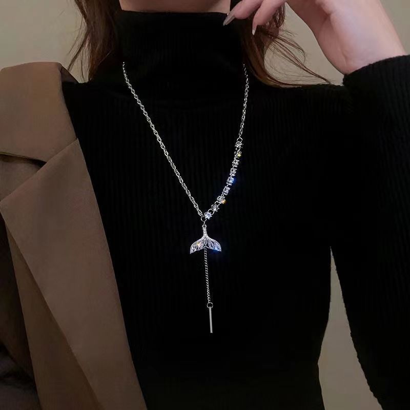 2023 nuevo doble C letra perla colgante suéter cadena de lujo en línea rojo grado superior otoño e invierno suéter cadena accesorios