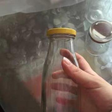 特价厂家直销丝口铁盖奶瓶牛奶瓶鲜奶瓶玻璃密封带盖便携饮料果汁