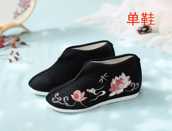 Black single shoes