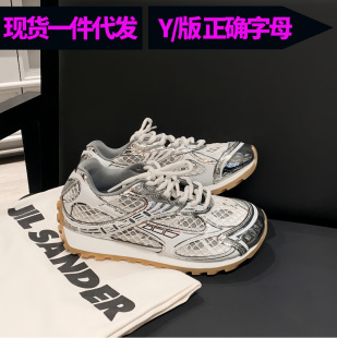 bv��һ������ͮ�W�t����ͬ���yɫ�����ϵ�Ь��Ů��H���e�\��Ь
