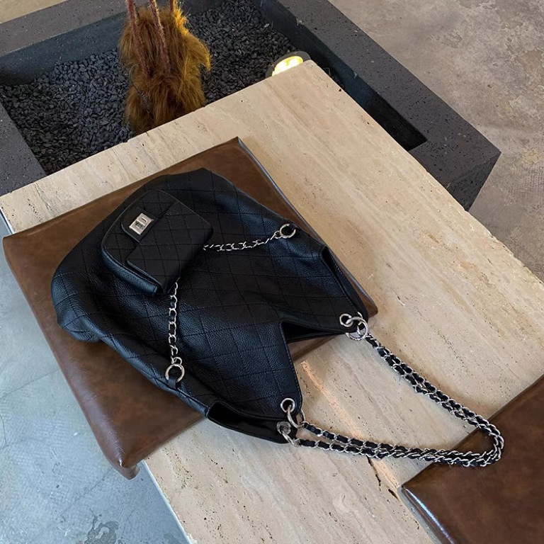 Sac à main en cuir de vache, couche de tête, petit treillis de diamant parfumé, chaîne, grande capacité, épaule pour les déplacements, nouvelle collection 2024_voghion.com