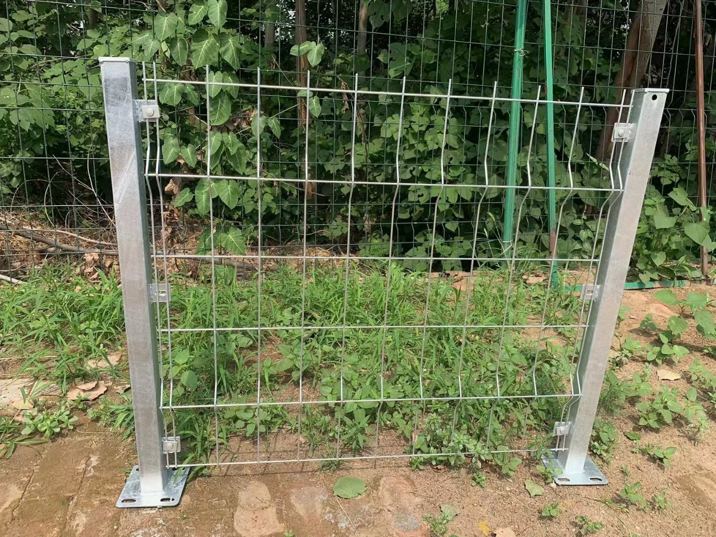 铁路防护栅栏热镀锌围栏高铁护栏网防护网角铁隔离栅加高栅栏网片-阿里巴巴
