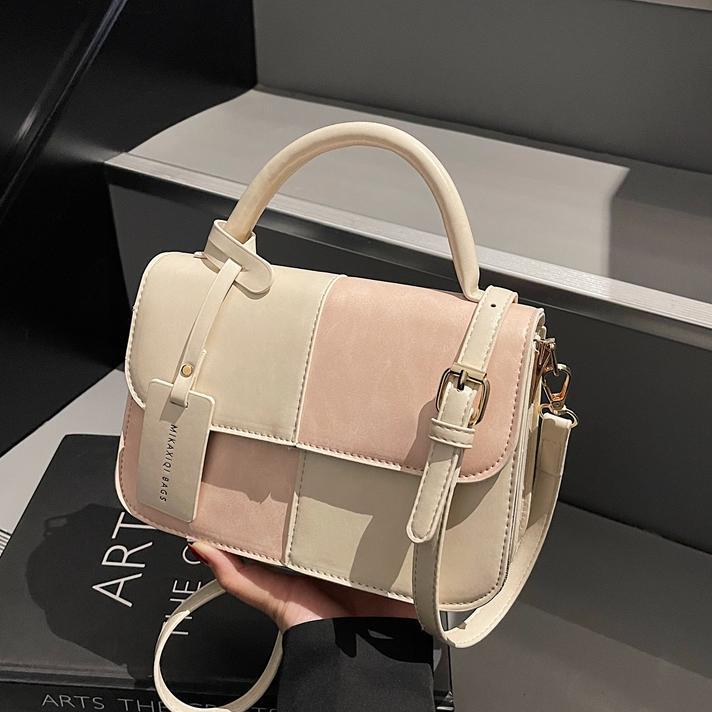 Bolso de mano coreano de color para mujeres 2025 nuevo nicho de textura universal bolso de hombro simple mochila casual