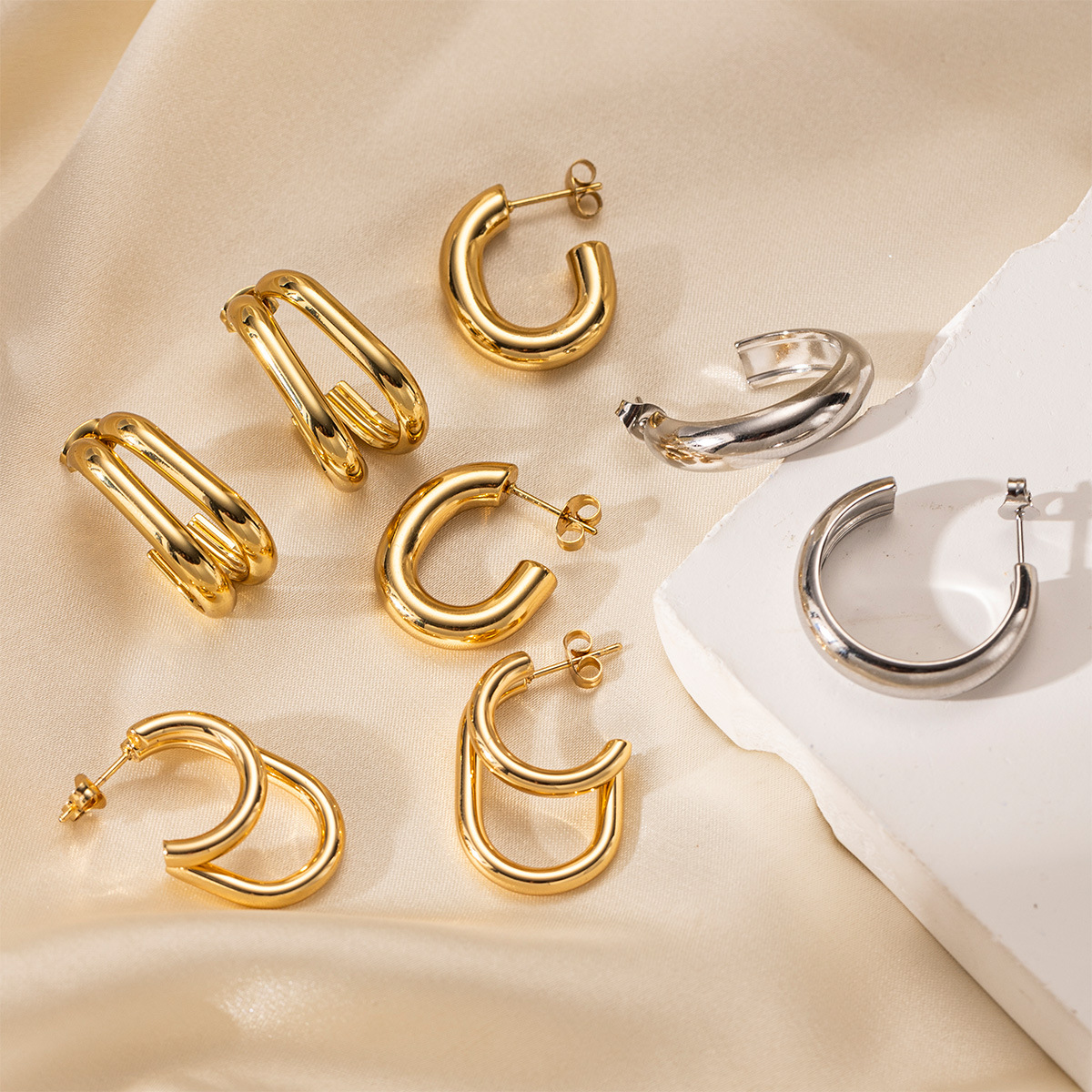 Taena Pendientes de acero de titanio transfronterizos europeos y americanos Mujeres que no se desvanece, amor a juego, semicírculo de oro de 18k, pendientes de acero inoxidable, estilo ins