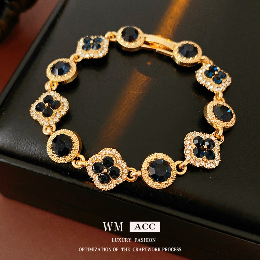 Brazalete de diamantes de cuatro hojas medieval de lujo ligero de alto nivel de sensación de diseño de pulsera sofisticada de nicho joyas de mujer