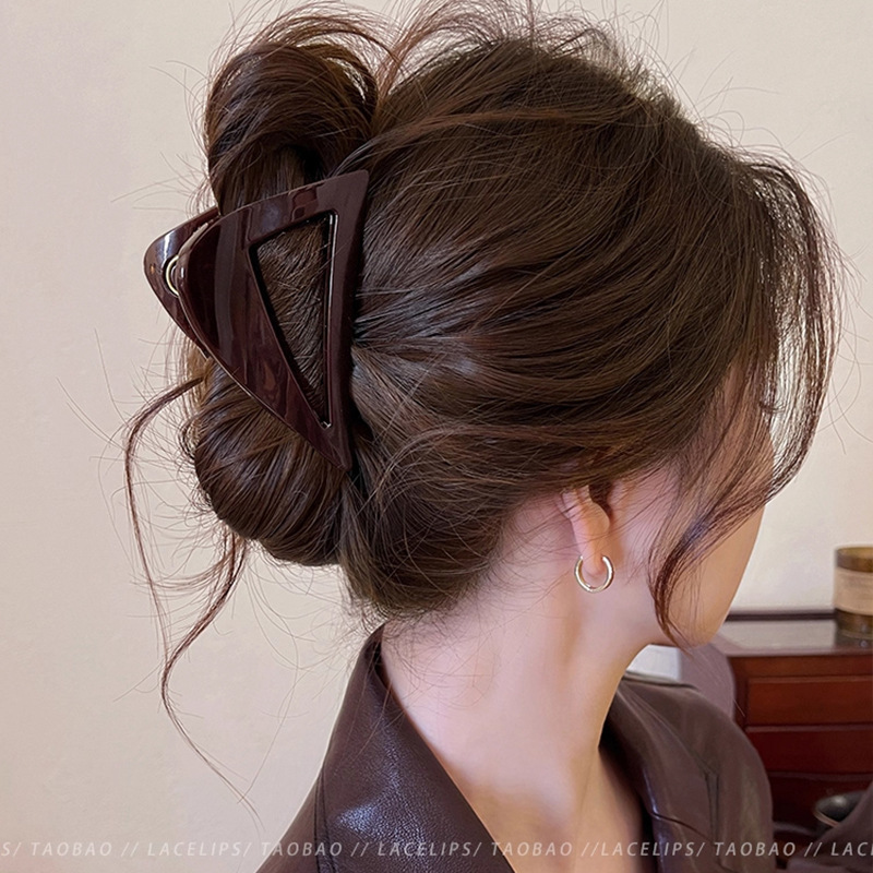 Korean-Style Acrylic Simple Triangle Claw Clip for Women, High-End New Hairpin, Medium-Sized Clip for the Back of the Head, Shark Clip