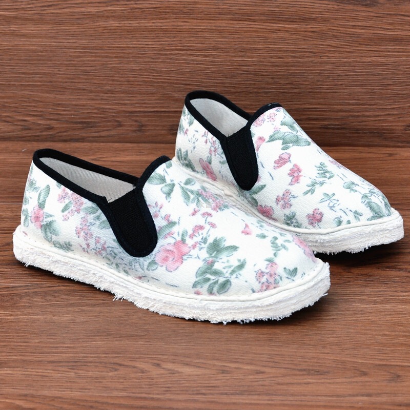 Old Beijing Thick-Soled Thousand-Layer Cloth Shoes for Mothers, Non-Slip Soft-Soled Handmade Raw Edge Shoes for Pregnant Women and Postpartum Women Old Beijing Thick-Soled Thousand-Layer Cloth Shoes for Mothers, Non-Slip Soft-Soled Handmade Raw Edge Shoes for Pregnant Women and Postpartum Women