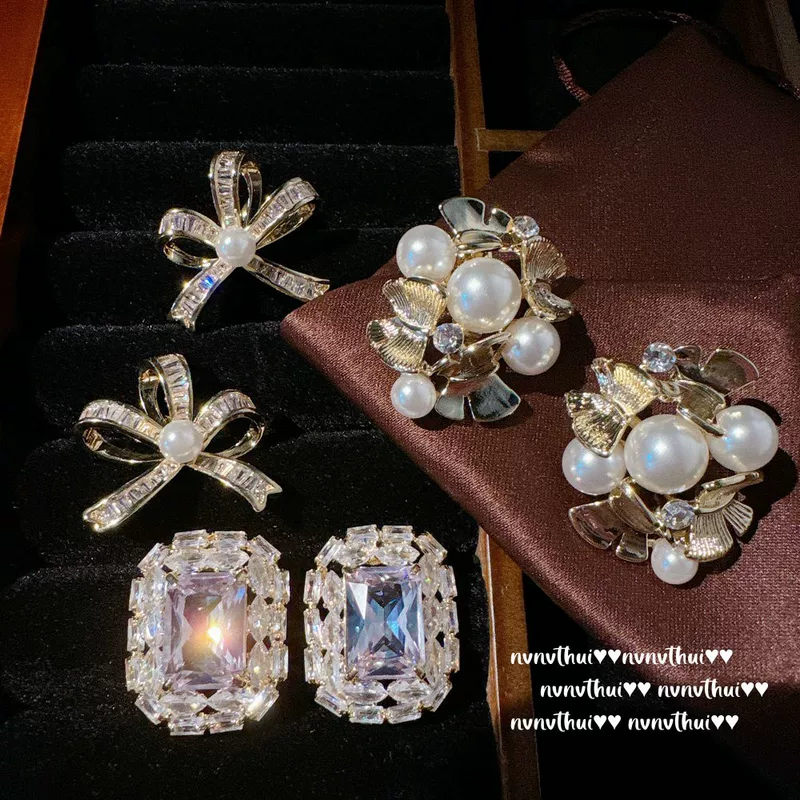 Серьги из жемчуга, циркония, с драгоценными камнями, золото 750 пробы