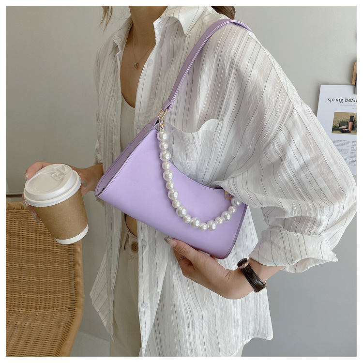 Simple Solid Color Pearl Chain Armpit Bag display picture 3