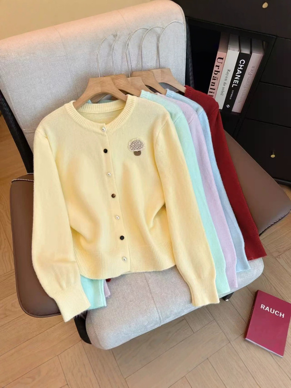 Factory direct supply of knitted sweaters for autumn, versatile soft cardigan, Korean style loose round-neck autumn and winter outerwear sweater for women Factory direct supply of knitted sweaters for autumn, versatile soft cardigan, Korean style loose round-neck autumn and winter outerwear sweater for women