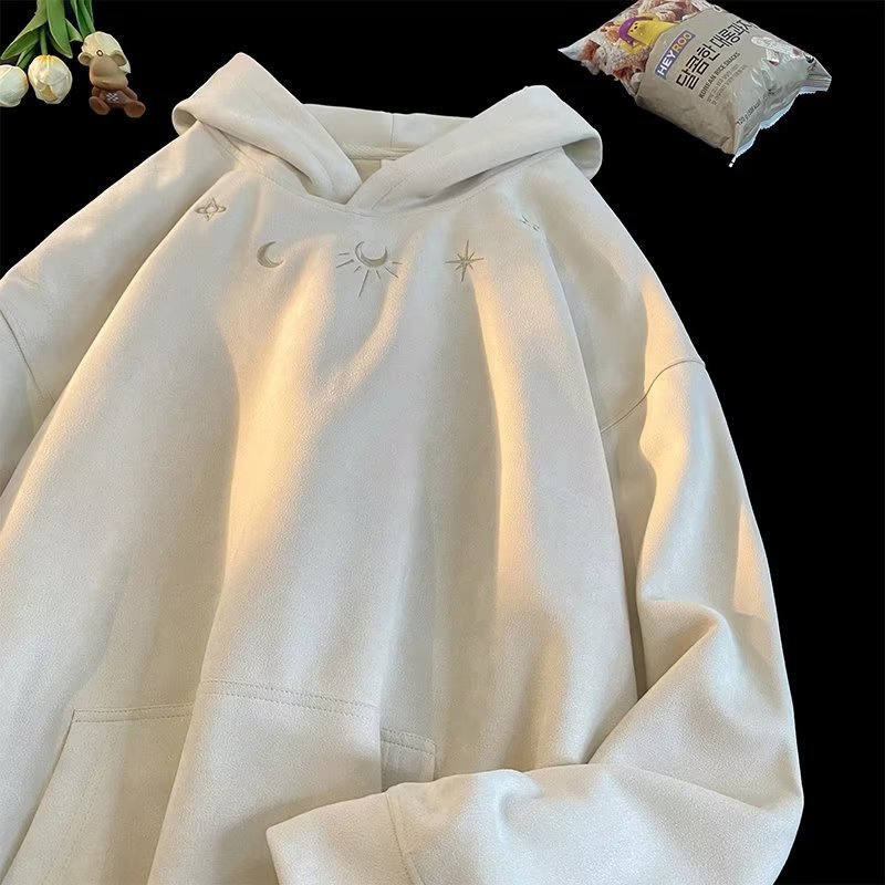 Suéter encapuchado bordado de los hombres de gamuza 2023 otoño nueva moda High Street hombres de moda todo partido ropa superior