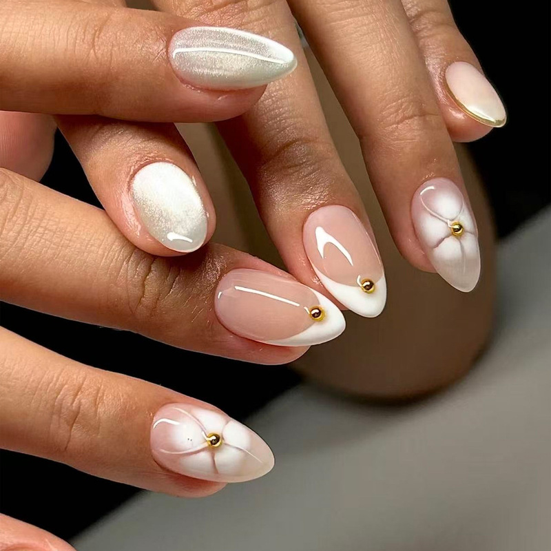 Spring and Summer Simple Style White French Floral Oval Elegant Gold Bead Decoration Wearable Nail Art Nail Stickers Spring and Summer Simple Style White French Floral Oval Elegant Gold Bead Decoration Wearable Nail Art Nail Stickers