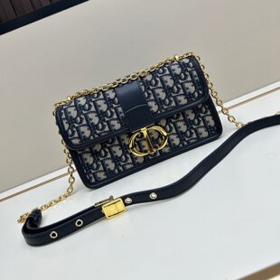 �羳�¿�D��Montaigne30������Ứ�Mӡ��Ƥ�r��朗l�μ�б��Ů��