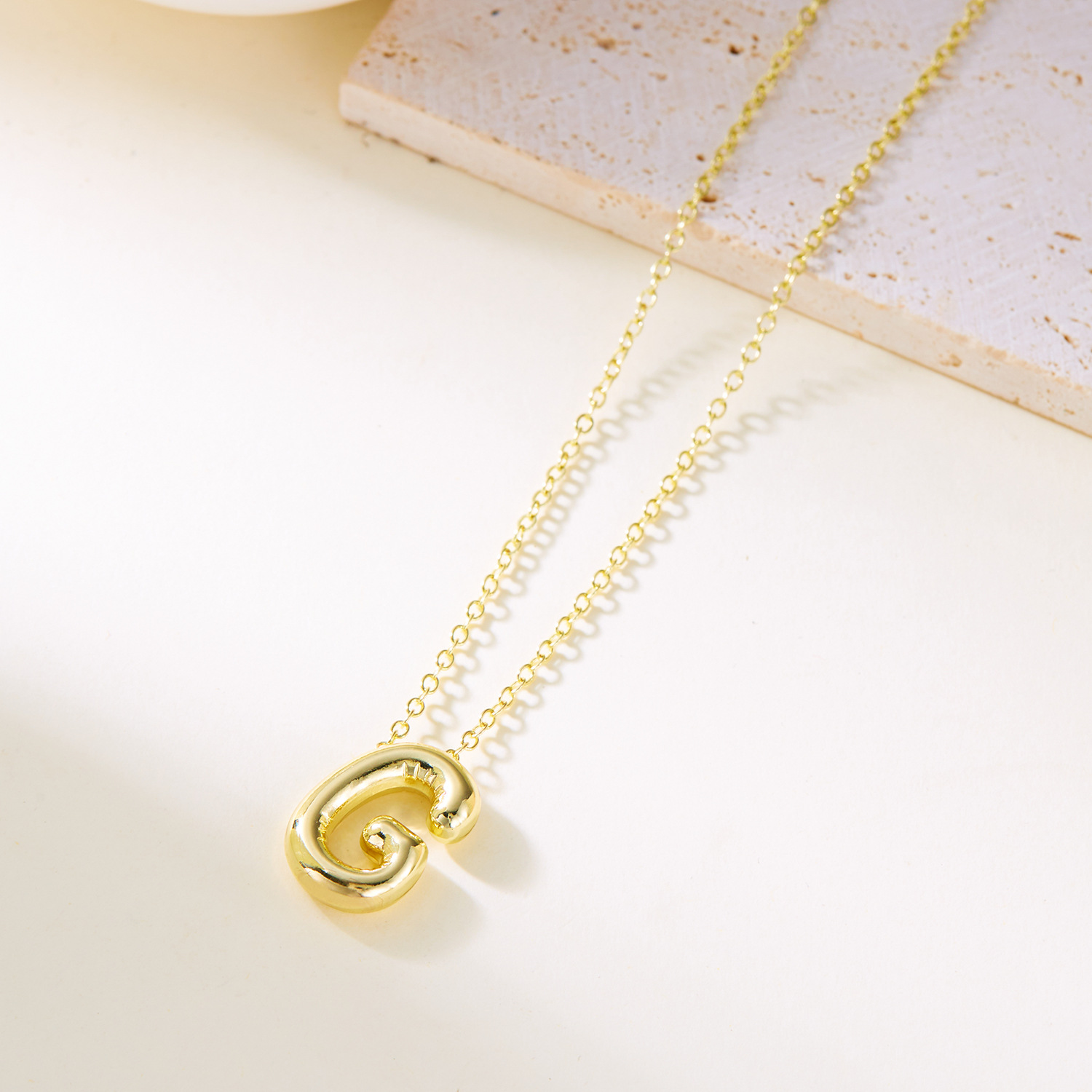 Collier avec pendentif lettre initiale style ballon original_voghion.com