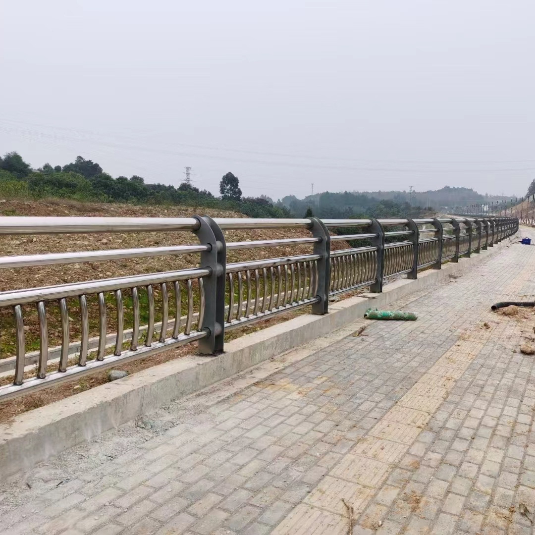 桥梁护栏不锈钢复合管护栏立柱 桥梁防撞护栏 河道绳索景观护栏板