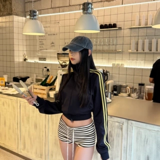 纯欲辣妹风条纹休闲女2025秋季新款修身显瘦外穿时尚简约运动短裤