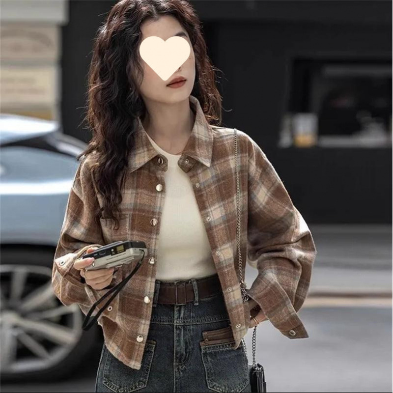 レトロな赤い格子のシャツのコートの女性の春秋のデザイン感の小さい大衆のゆったりしている怠惰な風の短い長袖の上着|undefined