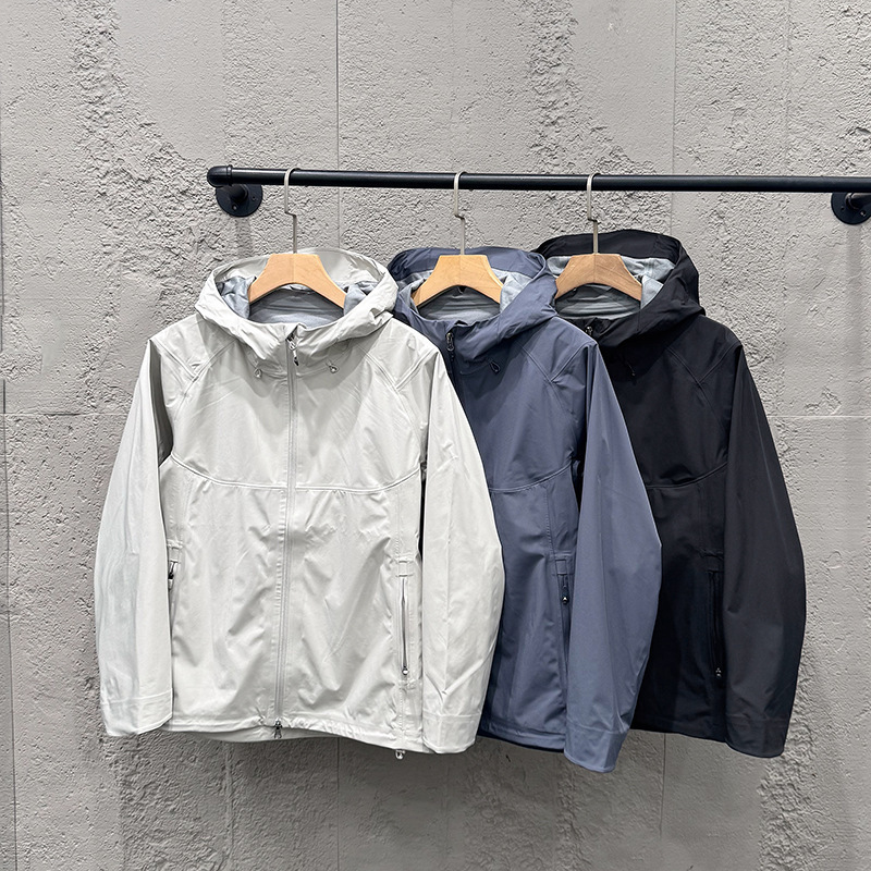 KL Small Tree's same style autumn outdoor hooded softshell windproof and waterproof jacket for men, suitable for hiking and mountaineering