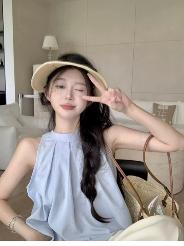 韓国風の優しいスタイルの女性用プリーツノースリーブホルターネックシャツ、夏のゆったりとした高級リゾートスタイルのオフショルダートップ|undefined