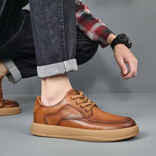 ��ʿ��ƤЬ�аٴ����Ь�W��վ�͹Ų�ɫ��ľЬ��Ь���e͸�����m