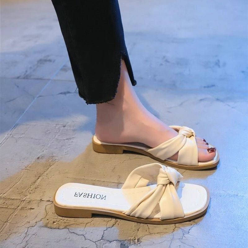 Soft-Soled Slippers for Women, Summer Outdoor Wear, 2024 New Model, Non-Slip, Versatile Casual Sandals, Apricot Color, Black Soft-Soled Slippers for Women, Summer Outdoor Wear, 2024 New Model, Non-Slip, Versatile Casual Sandals, Apricot Color, Black