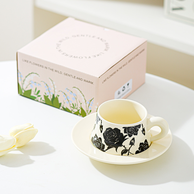 Trabajadores de oficina creativos Té de la tarde Taza de café Juego de platillos Taza de cerámica Sentido de alta gama Taza de regalo para recién casados