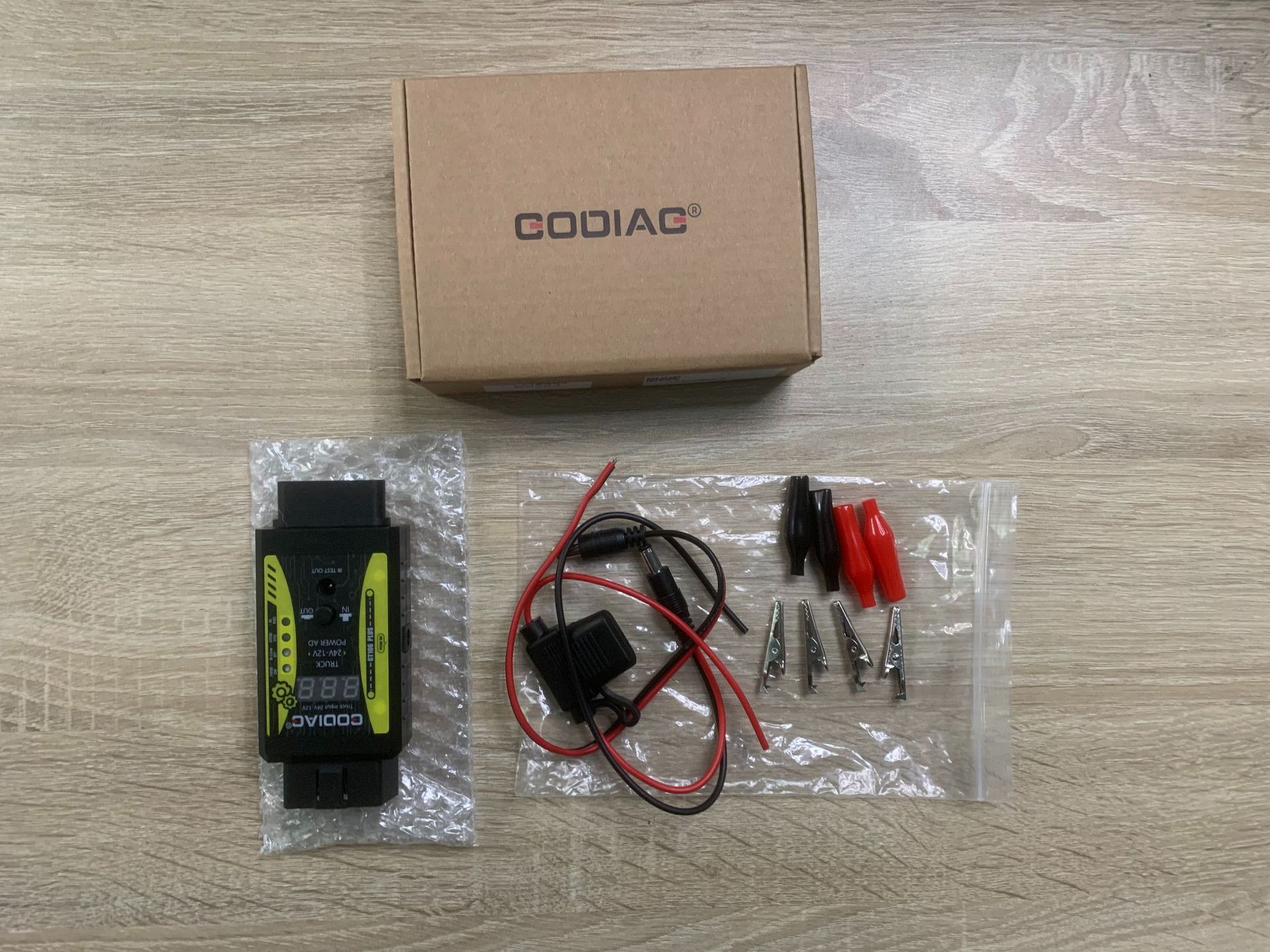 Gt106 Plus 24V to 12V Heavy Duty Truck Adapter Truck Voltage Converter