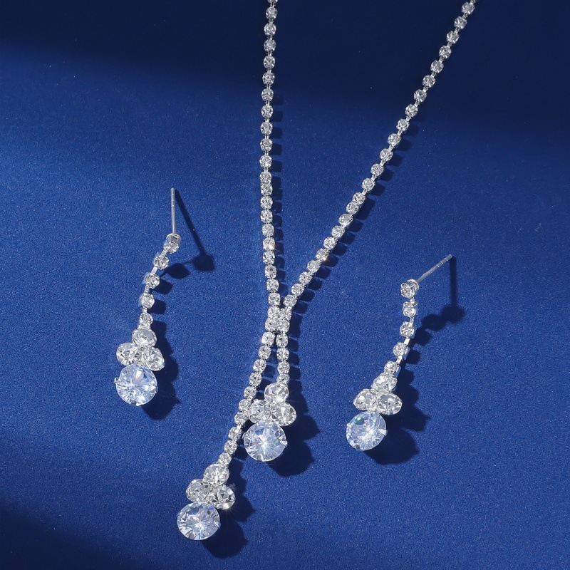 Conjunto de collar y pendientes de novia con strass para boda_voghion.com