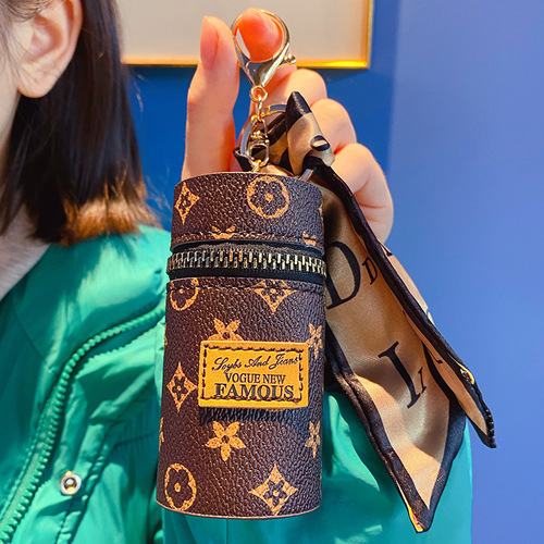 Vintage-style, European and American-inspired print pouch bag with a round barrel design—perfect for summer, offering a delicate, high-end vibe while remaining effortlessly stylish and portable as a daily accessory.